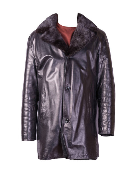 кожаный самец овчины пальто с красным свитером изолированы на белом фоне.
