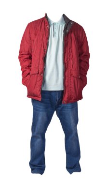 Kırmızı ceket, turkuaz gömlek ve beyaz arka planda izole edilmiş mavi kot pantolon. Sıradan moda kıyafetleri.