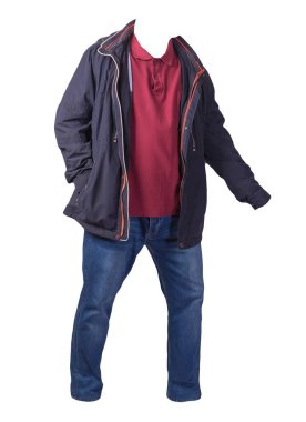 Mavi ceket, koyu kırmızı gömlek ve beyaz arka planda izole edilmiş mavi kot pantolon. Sıradan moda kıyafetleri.