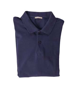  Kısa kollu koyu mavi tişört beyaz arka planda izole edilmiş. Pamuklu tişört üstte. Sıradan stil