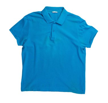 Kısa kollu mavi tişört beyaz arka planda izole edilmiş. Pamuklu tişört üstte. Sıradan stil