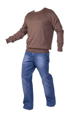 Beyaz arka planda izole edilmiş erkek kazağı ve mavi kot pantolon. Günlük kıyafetler.