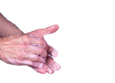 Çamaşırcı adamın elleri beyaz bir arka planda izole edilmiş. Ellerini yıka. Chiston ve sırtlan kavramı. Koronavirüsün önlenmesi