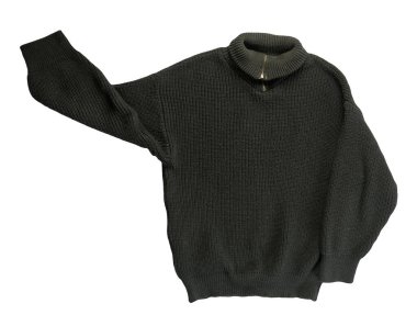 Beyaz arka planda siyah örülmüş bir kazak. Erkek süveteri, boyun üstü manzarasının altında. Sıradan stil