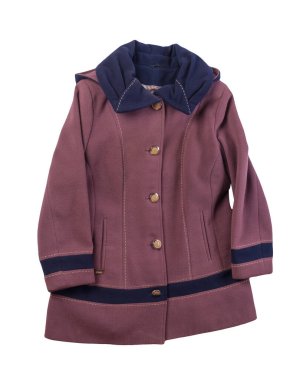 Beyaz arka planda mavi kapüşonlu, yünlü, pembe bir kadın. Kadın ceketi trapezi kesti.