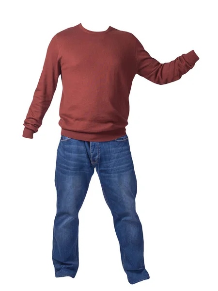 男性用ダークレッドのセーターとブルーのジーンズは白い背景に隔離されています カジュアルウェア — ストック写真