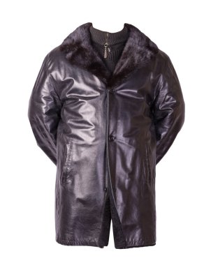 Deri erkek koyun derisi ceket, siyah süveter, beyaz arka planda izole. Kürklü siyah deri erkek ceketi.