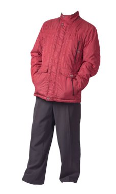 Beyaz arka planda, kırmızı ceketli ve siyah pantolonlu erkekler. Erkek sonbahar kıyafetleri.