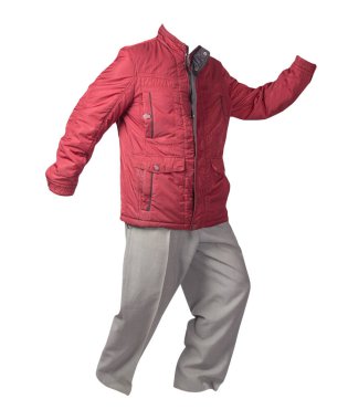 Beyaz arka planda kırmızı ceketli ve açık gri pantolonlu erkekler. Erkek sonbahar kıyafetleri.