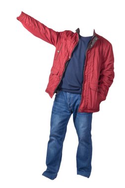 Kırmızı ceket, mavi kazak ve beyaz arka planda izole edilmiş kot pantolon. Sıradan moda kıyafetleri.