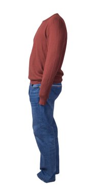 Erkekler koyu kırmızı kazak ve mavi kot pantolon. Beyaz arka planda izole edilmiş. Günlük kıyafetler.
