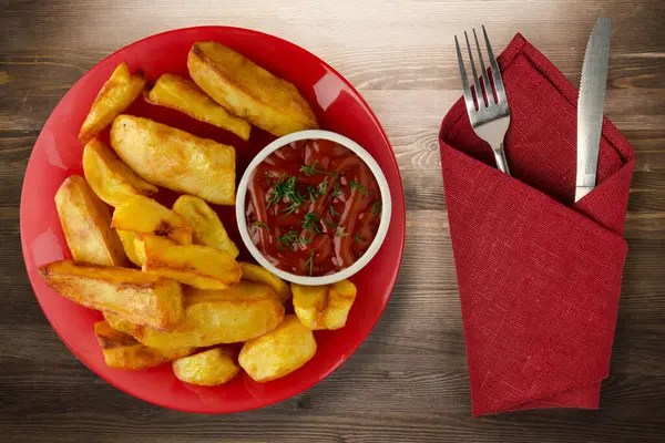 Papas Fritas Con Salsa Tomate Sobre Fondo Madera Marrón Papas — Foto de Stock