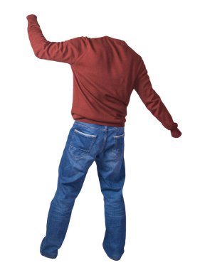 Erkekler koyu kırmızı kazak ve mavi kot pantolon. Beyaz arka planda izole edilmiş. Günlük kıyafetler.