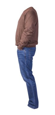 Beyaz arka planda izole edilmiş erkek kazağı ve mavi kot pantolon. Günlük kıyafetler.