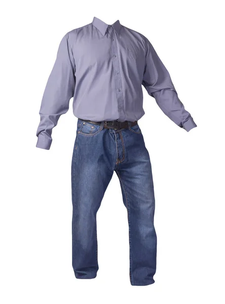 長い袖と白い背景に隔離された青いジーンズを持つ男性の紫色のシャツ 普段着 — ストック写真