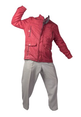 Beyaz arka planda kırmızı ceketli ve açık gri pantolonlu erkekler. Erkek sonbahar kıyafetleri.