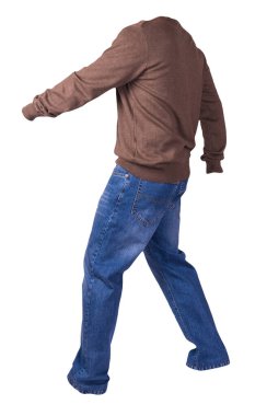 Beyaz arka planda izole edilmiş erkek kazağı ve mavi kot pantolon. Günlük kıyafetler.