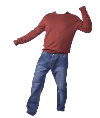 Erkekler koyu kırmızı kazak ve mavi kot pantolon. Beyaz arka planda izole edilmiş. Günlük kıyafetler.