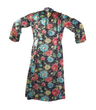 Beyaz arka planda kadın bornozu. Kadınların çok renkli desenli elbiseleri