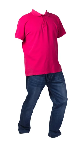 Camiseta Vermelha Masculina Com Golas Botão Para Baixo Jeans Azuis — Fotografia de Stock