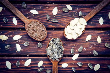 Ayçiçeği, keten tohumu ve kabak.