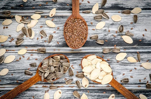 Ayçiçeği, keten tohumu ve kabak.