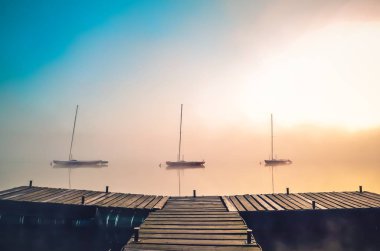 Sabah sisli göl manzara. 