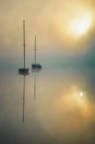 朝の霧の風景. — ストック写真