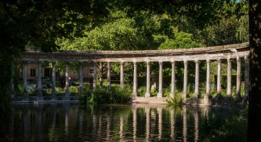 Ruines dans le parc Monceau