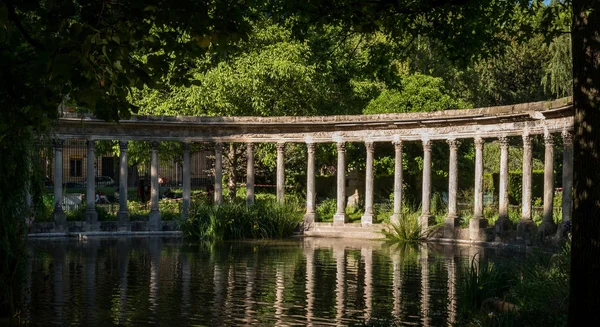 Ruines dans le parc Monceau