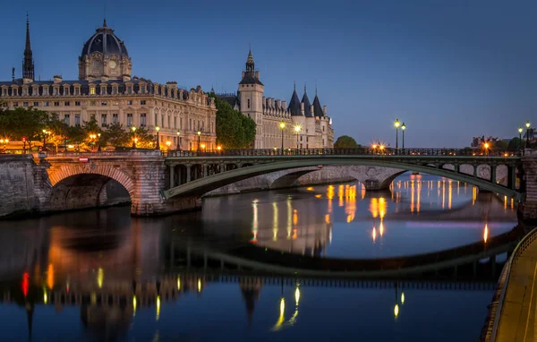 Lever de soleil sur la conciergerie — 스톡 사진