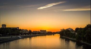 Lever du soleil sur la rivire de la Seine