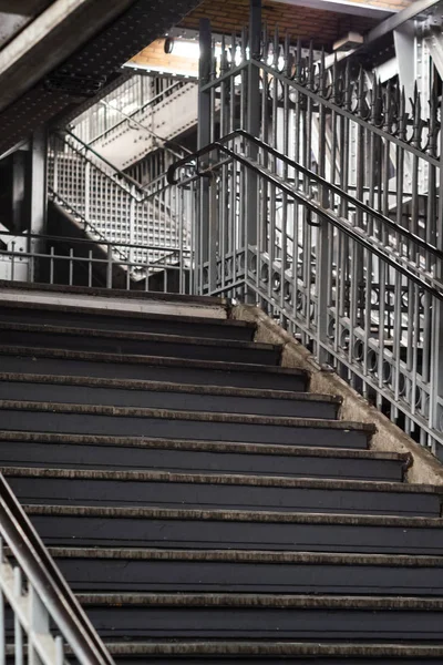 Corda mítica de escadas do metrô de Paris em Stalingrad sta — Fotografia de Stock