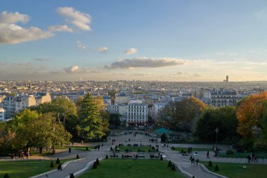 Günbatımında Paris 'in panoramik hava manzarası, Montmartre, Fransa.