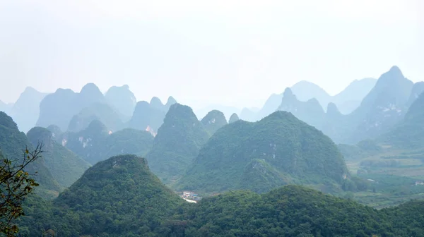 Чудовий Краєвид Горами Скелями Яншуо Гіллін Китай — стокове фото