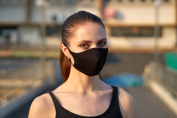 Donna Indossa Una Maschera Nera Proteggersi Dal Covid Coronavirus Bangkok — Foto Stock