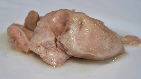 Fígado Bacalhau Uma Chapa Branca Macro Comida Close — Fotografia de Stock