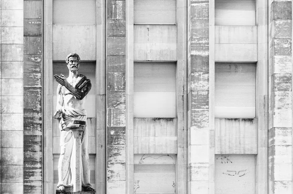 Statue in Coimbra University — Stock Photo, Image