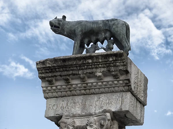 Capitoline wolf with Romolus and Remus — Stock Photo, Image