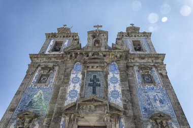Kilise aziz ettiler