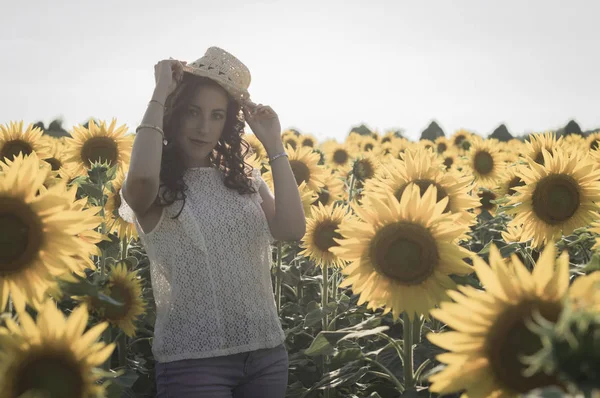 Ayçiçeği alan kız