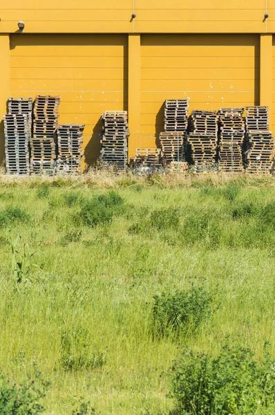 Wood pallets piles — Stock Photo, Image