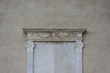 Melekler kafa ile çerçeve