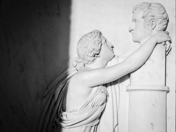 Bas Relief Ancient Woman Roman Greek Hugs Man Bust Really — Stock Photo, Image