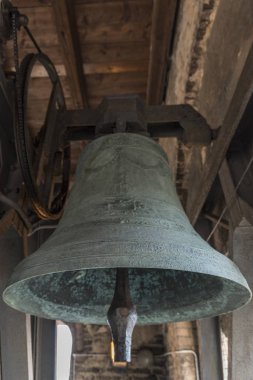 Bir eski Katolik Kilisesi'nde antik çan yerleştirilmiş