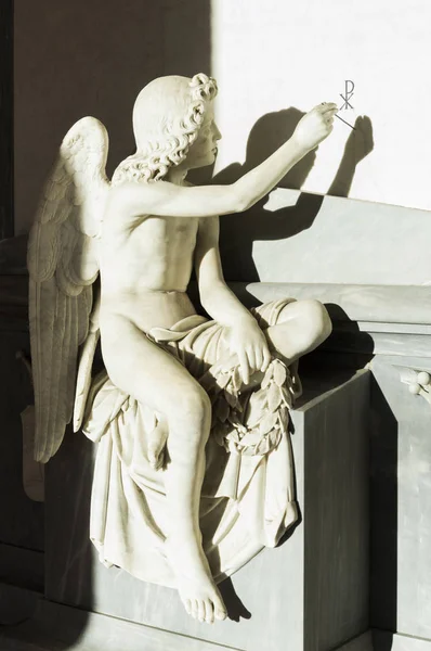 Forli Italië Februari 2018 Standbeeld Van Een Engel Schrijven Letter — Stockfoto