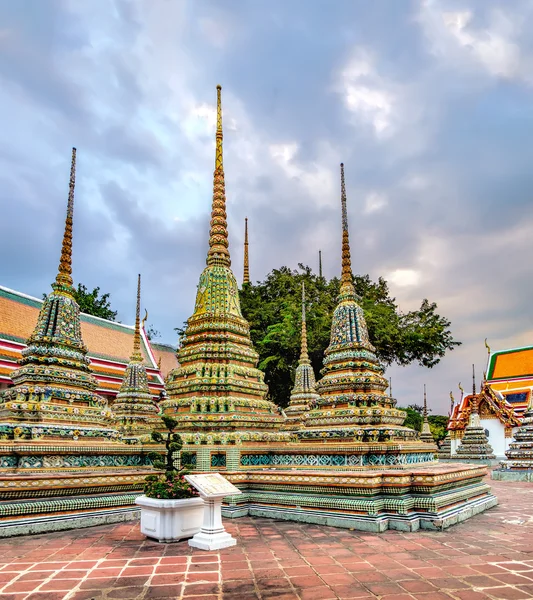 Cassical Thaise architectuur in Wat Pho openbare tempel in Bangkok, Thailand. — Stockfoto