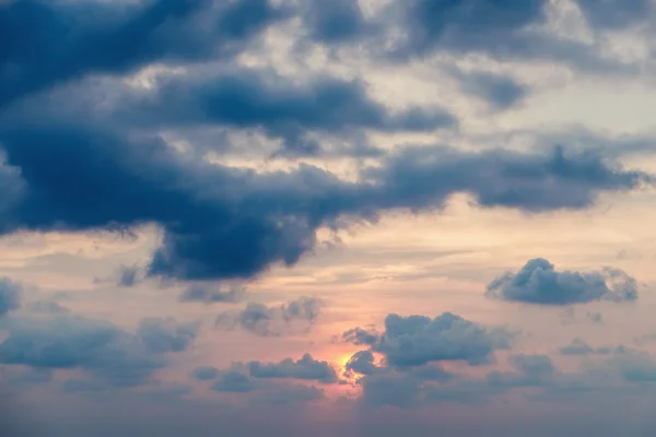 Cloudscape crépuscule ciel — Photo