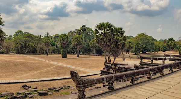 Route principale vers Angkor Wat, Siem Reap, Cambodge . — Photo
