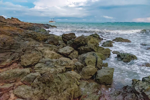 열 대 해변에서 흐린 날의 보기 — 스톡 사진